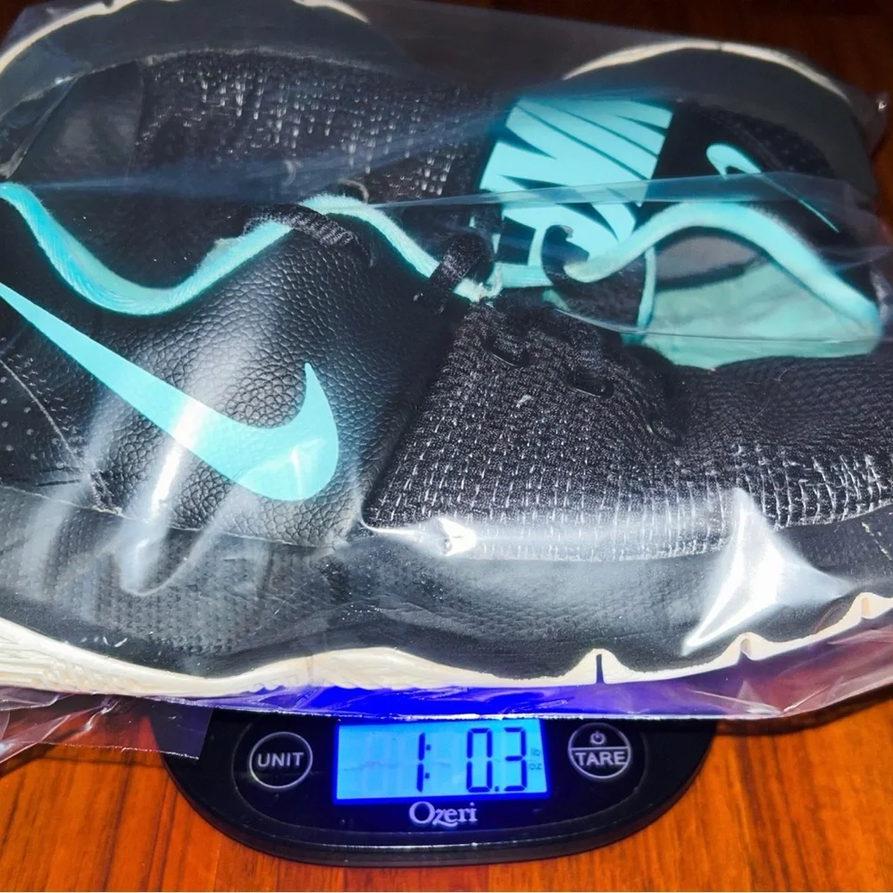 Nike Hustle Quick Touch Shoes Size 4.5Y